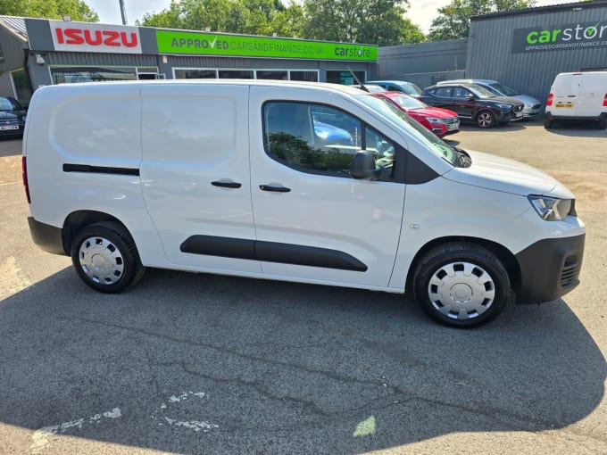 2025 Peugeot Partner