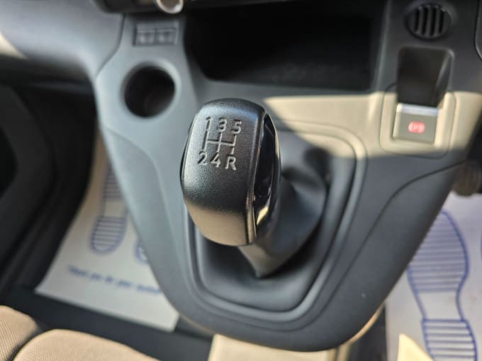 2025 Peugeot Partner
