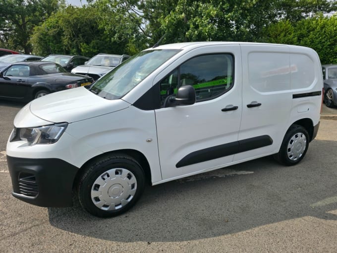 2025 Peugeot Partner
