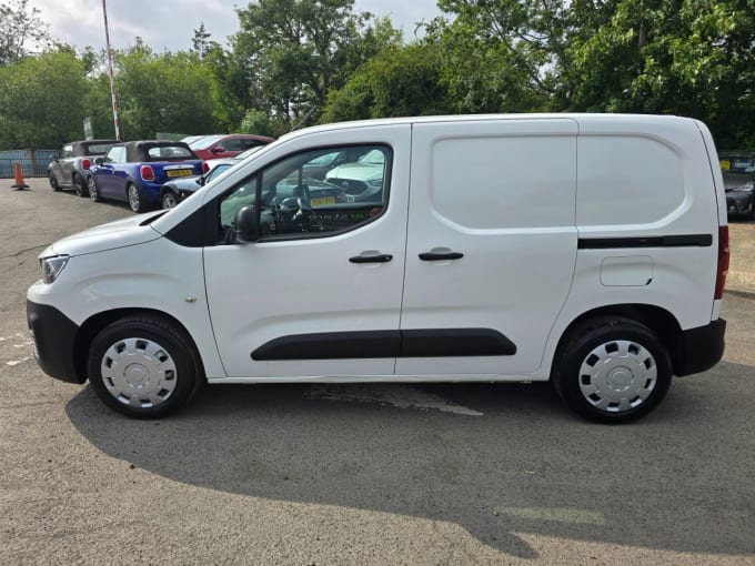 2025 Peugeot Partner