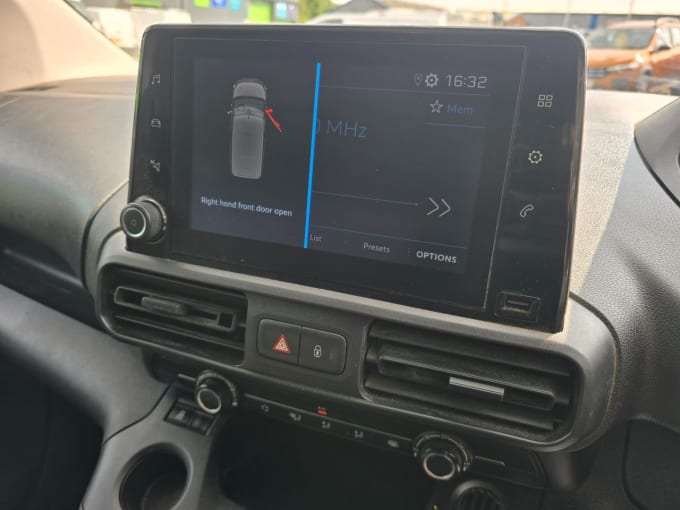 2025 Peugeot Partner