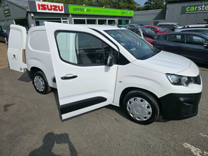 2025 Peugeot Partner