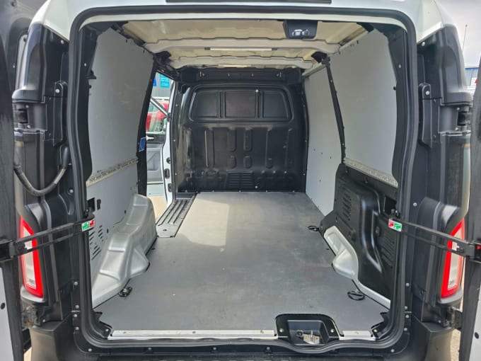 2025 Levc Vn5