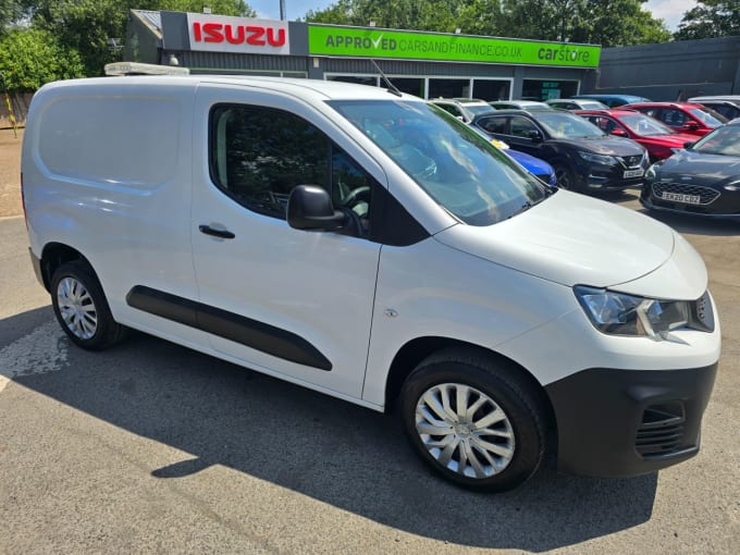 2025 Peugeot Partner