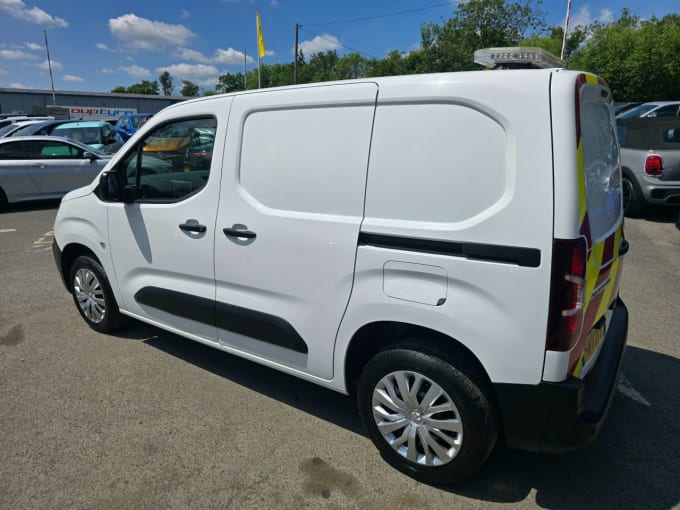 2025 Peugeot Partner