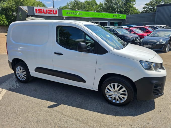 2025 Peugeot Partner