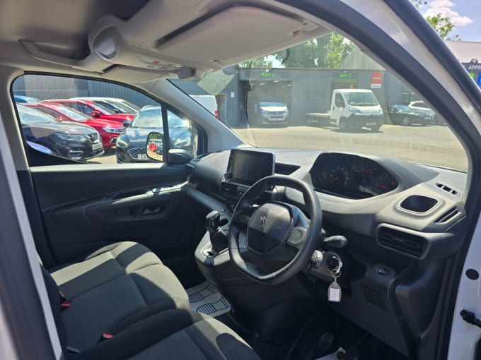 2025 Peugeot Partner