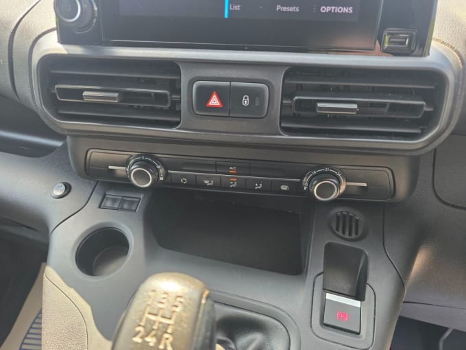 2025 Peugeot Partner