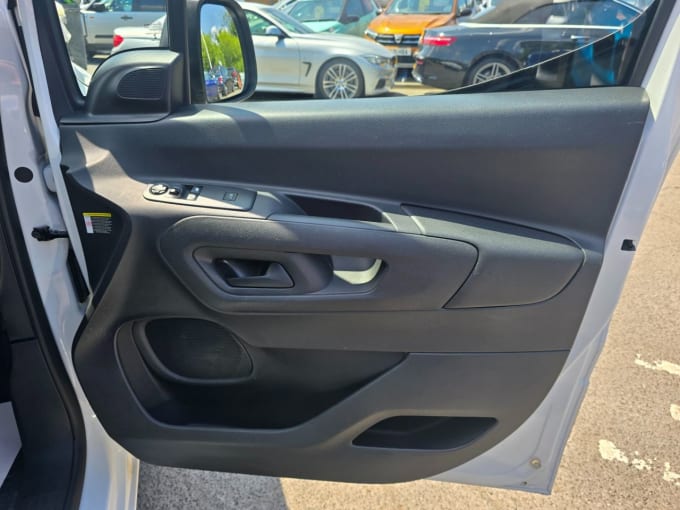 2025 Peugeot Partner