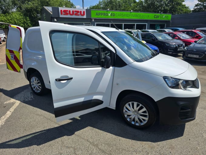 2025 Peugeot Partner