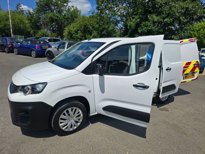 2025 Peugeot Partner