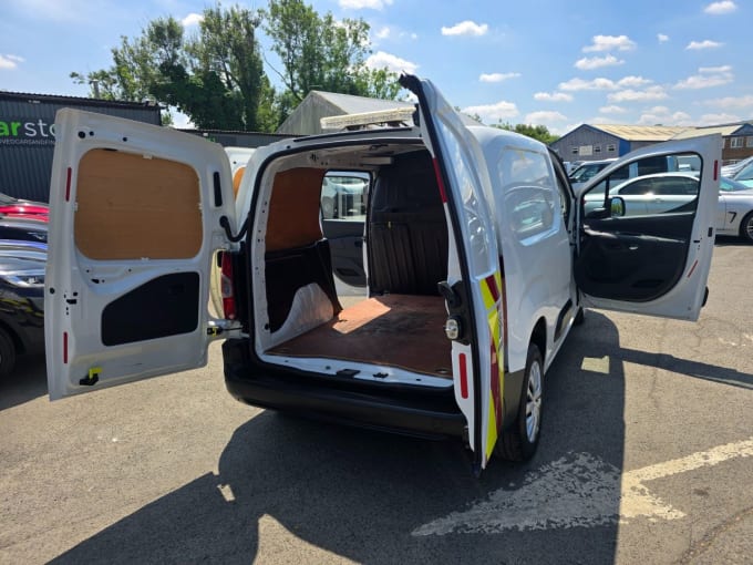 2025 Peugeot Partner