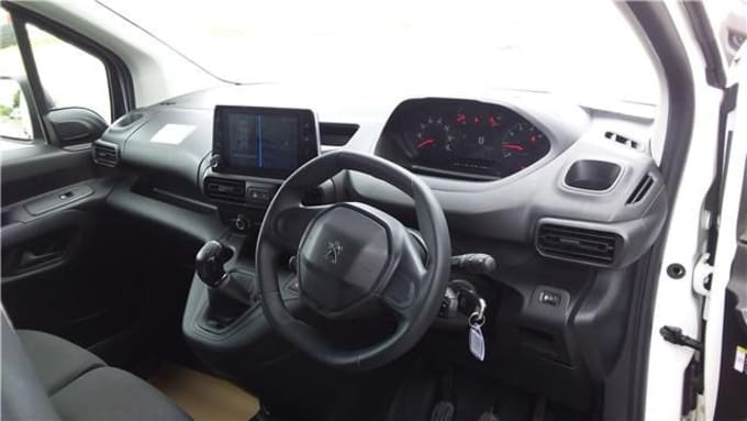 2025 Peugeot Partner