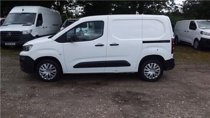 2025 Peugeot Partner