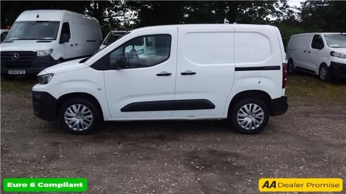 2025 Peugeot Partner