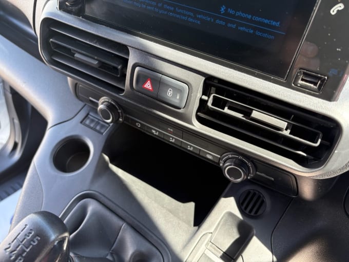2025 Peugeot Partner