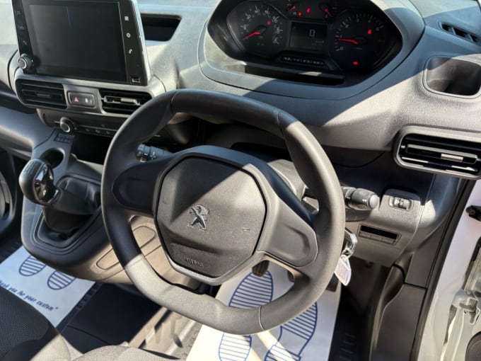 2025 Peugeot Partner