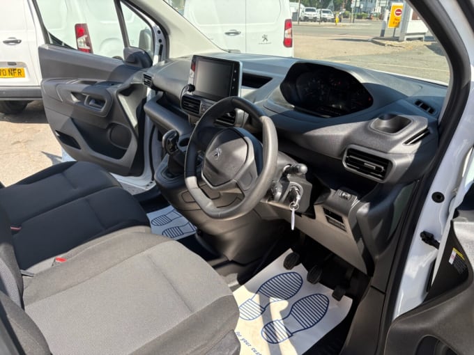 2025 Peugeot Partner