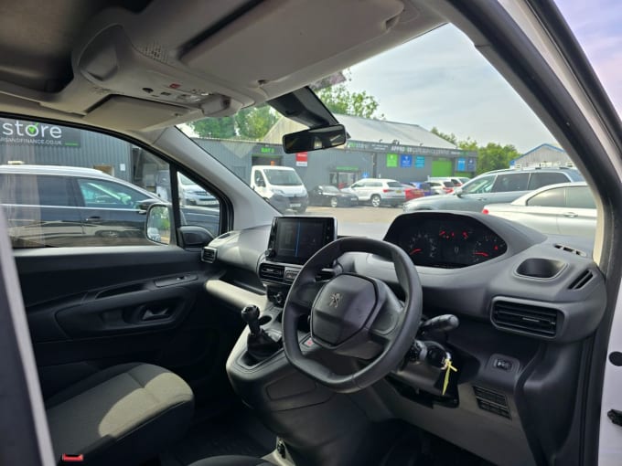 2025 Peugeot Partner