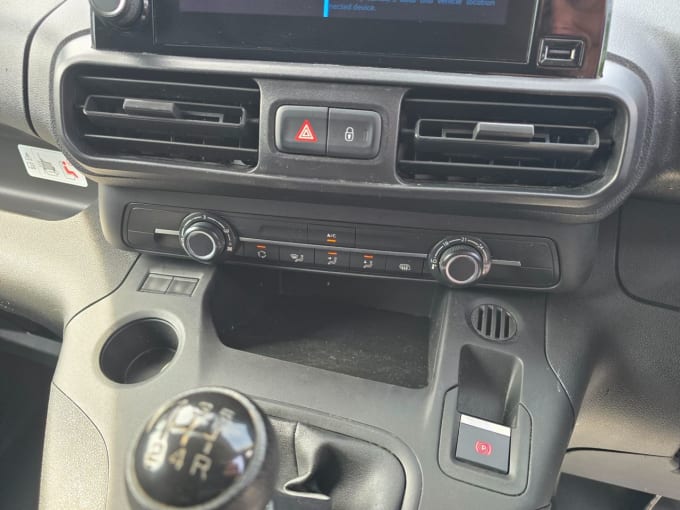 2025 Peugeot Partner