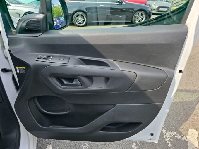 2025 Peugeot Partner