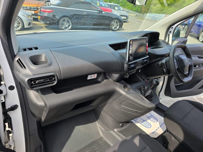 2025 Peugeot Partner