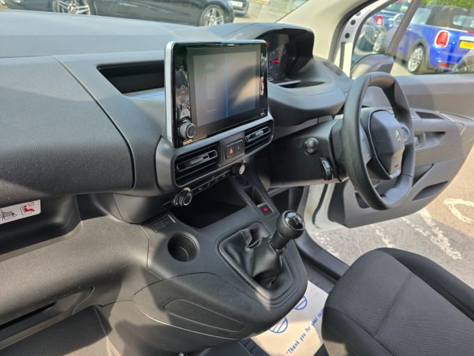2025 Peugeot Partner
