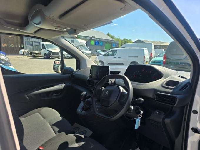 2025 Peugeot Partner