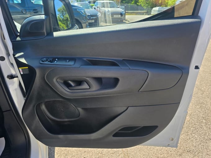 2025 Peugeot Partner