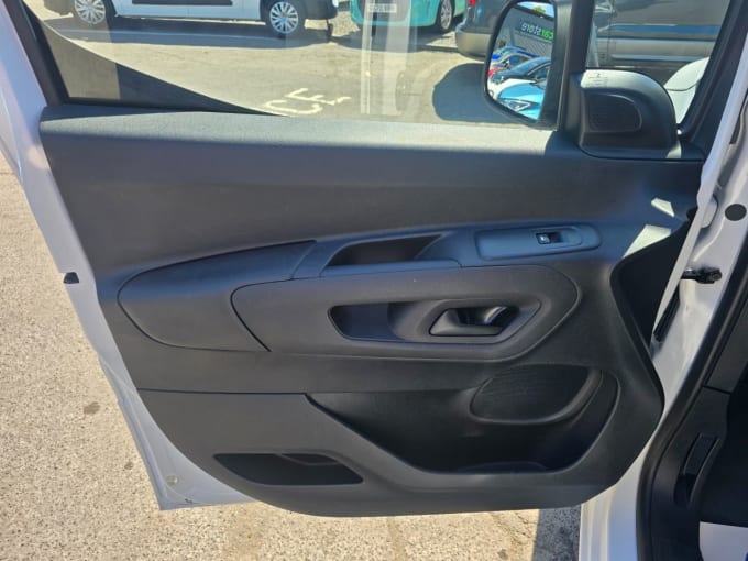 2025 Peugeot Partner