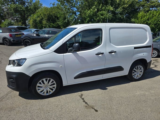 2025 Peugeot Partner
