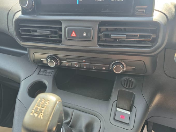 2025 Peugeot Partner
