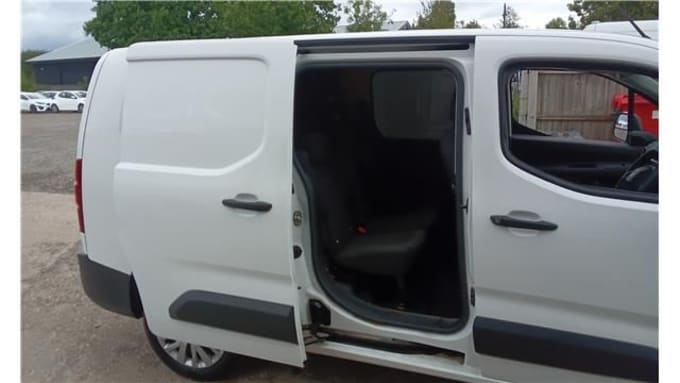 2025 Peugeot Partner