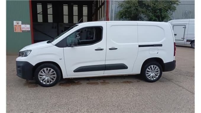 2025 Peugeot Partner