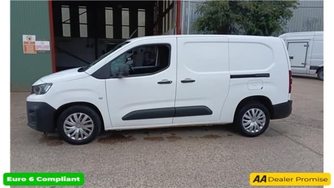2025 Peugeot Partner