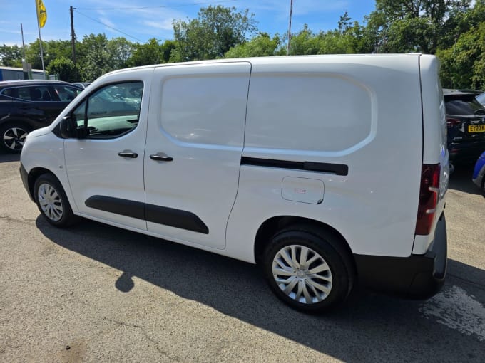 2025 Peugeot Partner