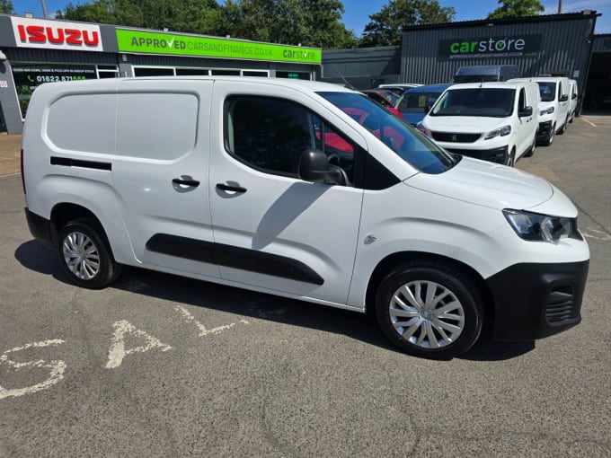 2025 Peugeot Partner