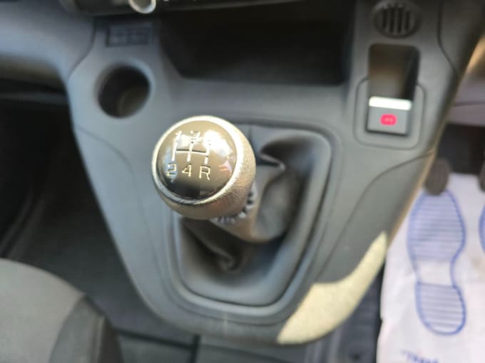 2025 Peugeot Partner
