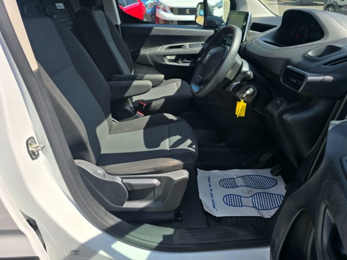 2025 Peugeot Partner