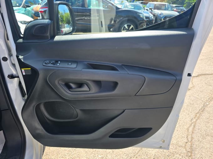 2025 Peugeot Partner
