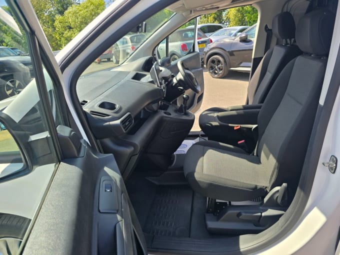 2025 Peugeot Partner