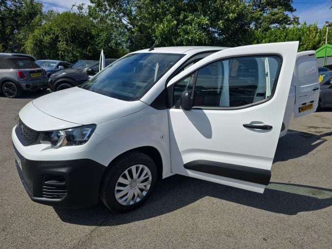 2025 Peugeot Partner