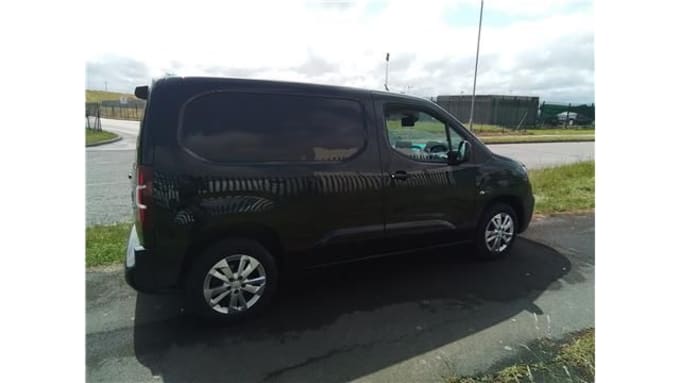 2025 Peugeot Partner