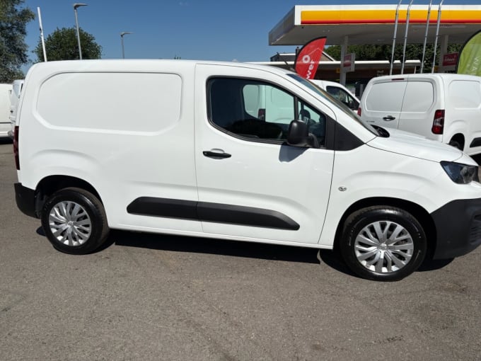 2025 Peugeot Partner