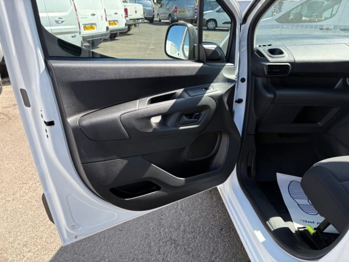 2025 Peugeot Partner