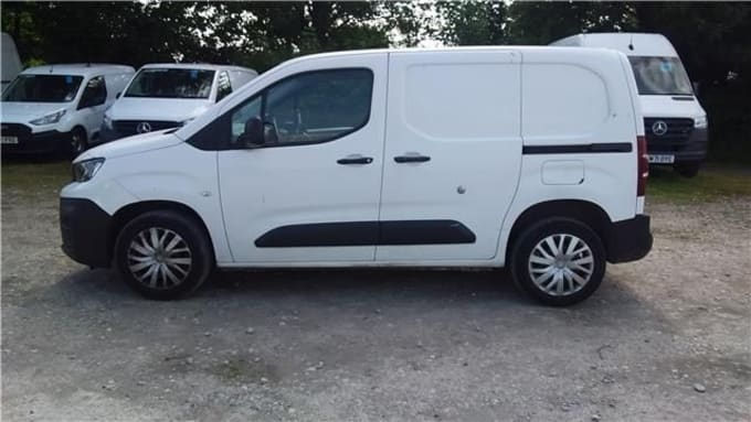 2025 Peugeot Partner