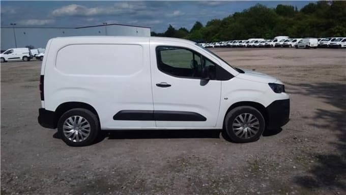 2025 Peugeot Partner