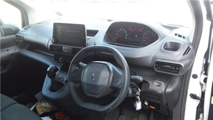 2025 Peugeot Partner