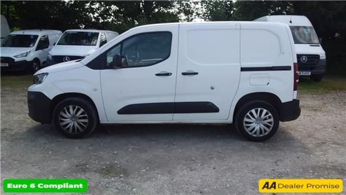 2025 Peugeot Partner