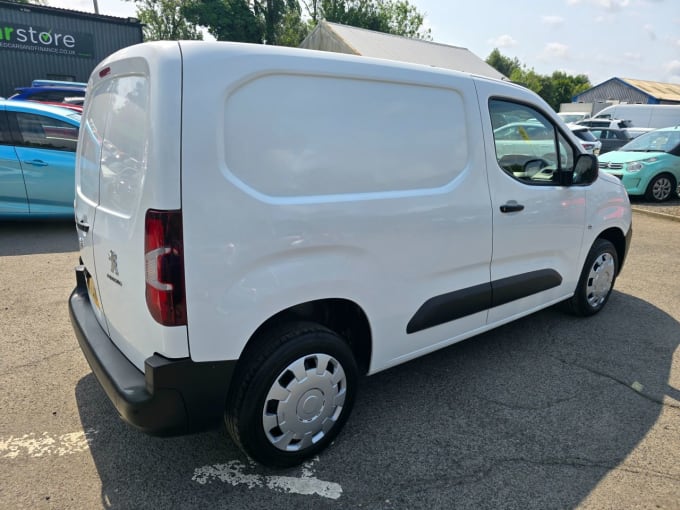 2025 Peugeot Partner